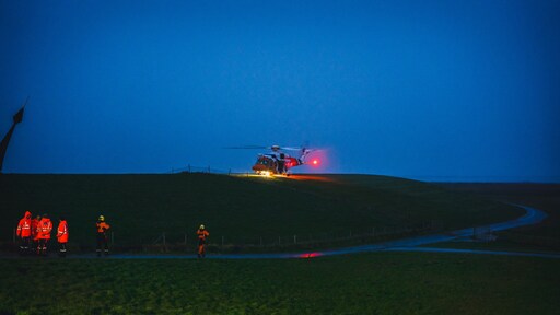 Reddingshelikopter rukt uit voor roeiboot met BBQ'ende opvarenden in Groningen