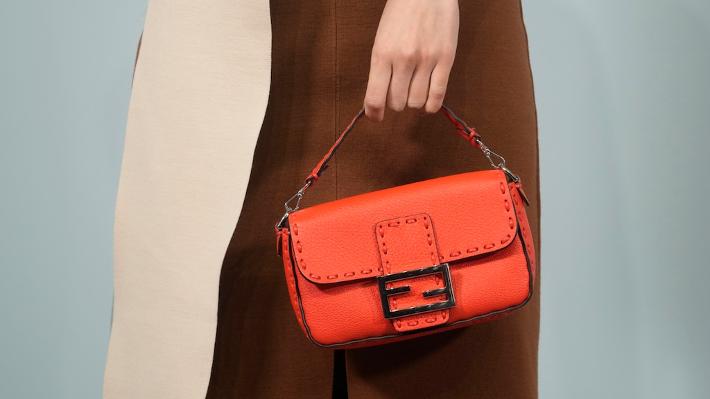 Online tweedehands luxekleding kopen in de mode, al blijven nepperds een probleem