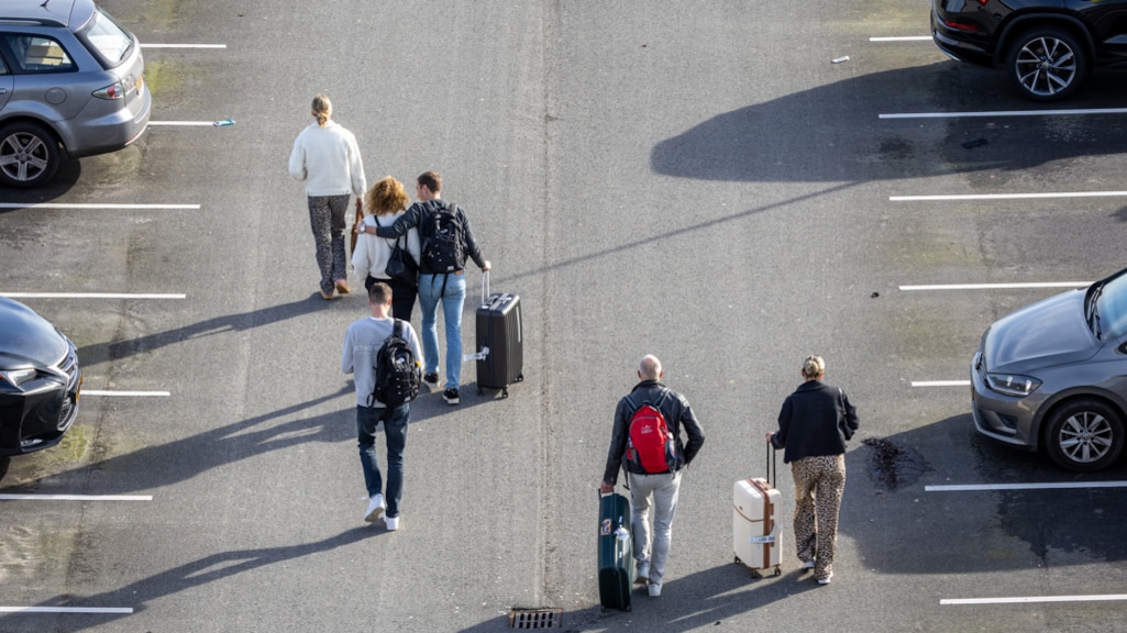 Parkeren bij vliegveld opnieuw duurder: Schiphol rekent voor weekend 98,50 euro