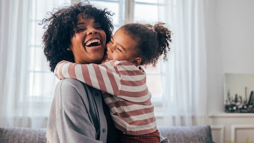 Sylvie en haar zus kregen vrijwel tegelijk een kind: 'Het gaat haar veel makkelijker af'