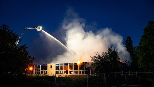 Brand in oude school Gorinchem, rook trekt over de stad