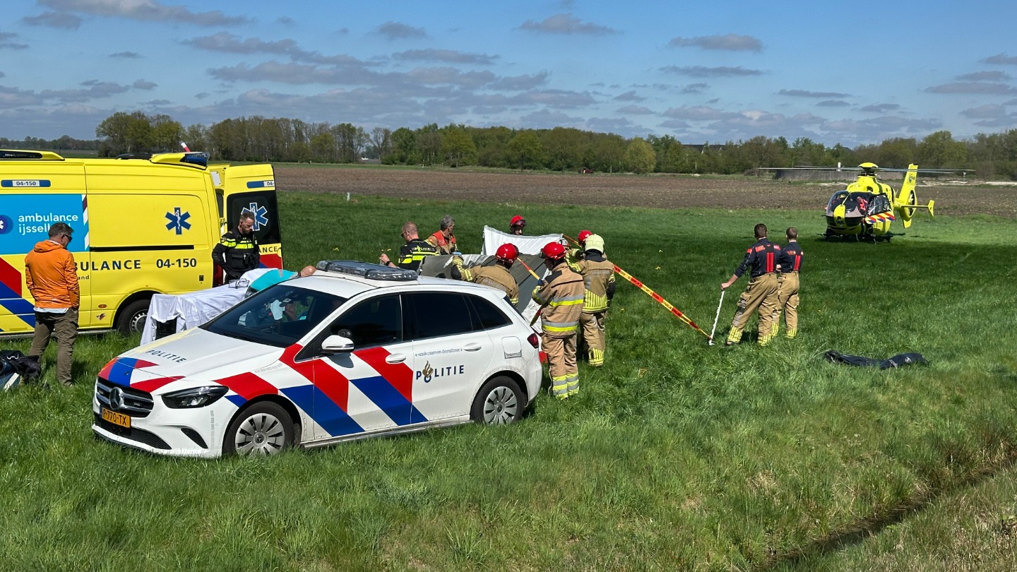Paraglider overlijdt na sprong in Overijssel: 'Met vrienden aan het vliegen'