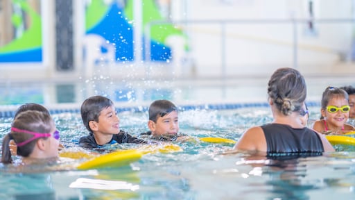 Anita's zoontje verdronk bijna tijdens zwemles: 'Waarom was er niet meer toezicht?'