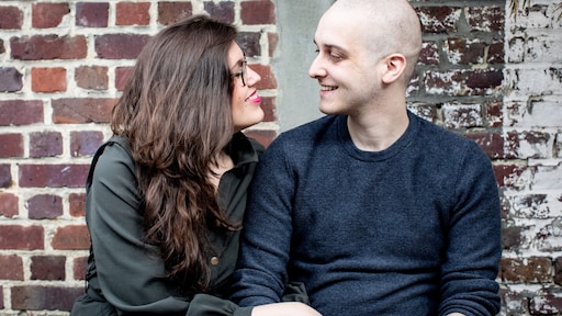 Laura kreeg anderhalf jaar na de dood van haar man hun dochter: 'Slaap wel, papa daar'