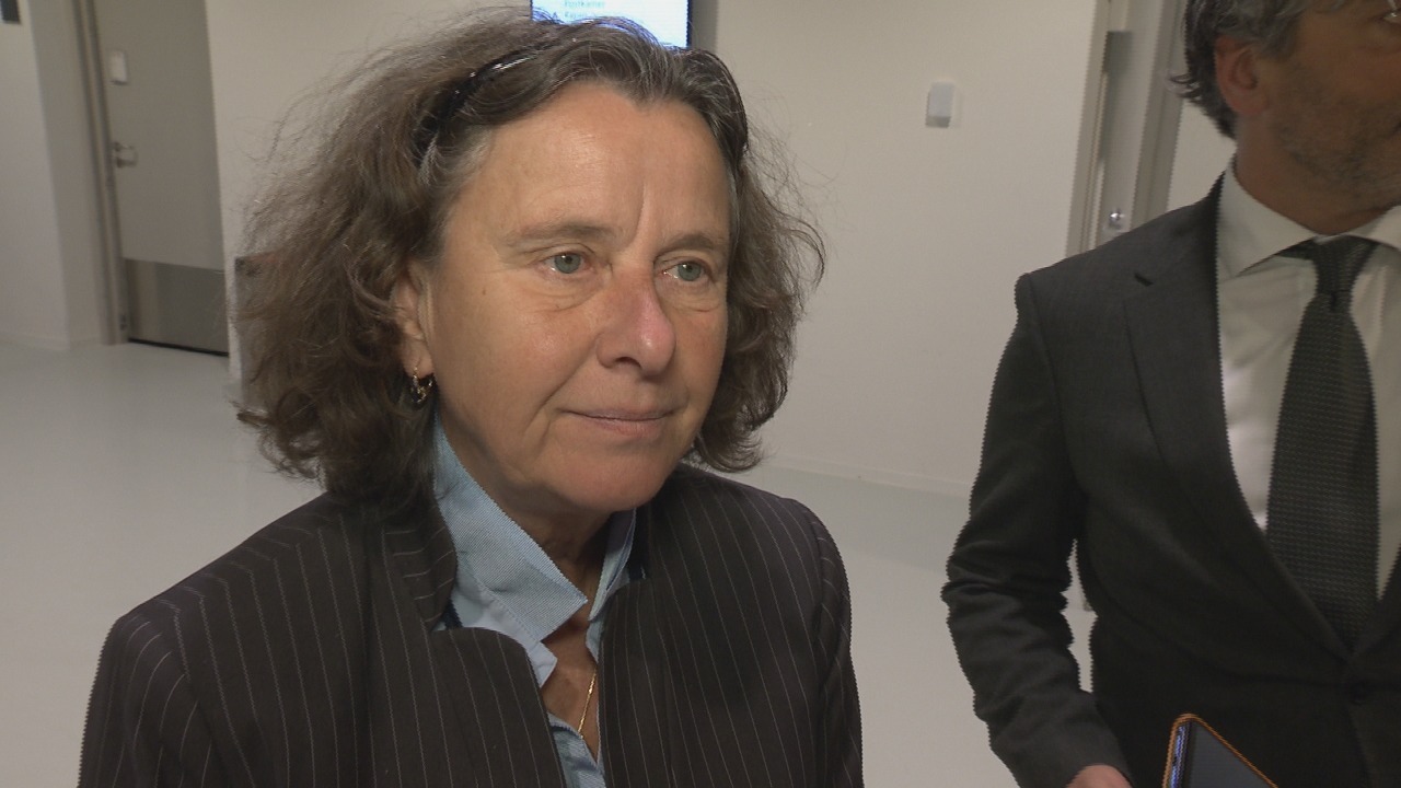 Ambtenaren bedanken vrijwilligers in krantenadvertentie, Faber reageert