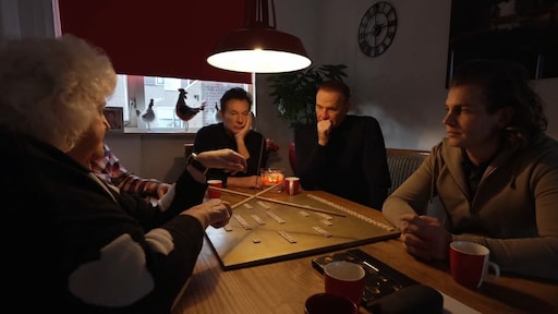 Gerard Joling zoekt contact met overleden moeder in Only Joling: 'Hoi mam'