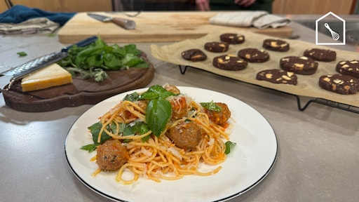 Spaghetti met meat-balls en chocolat chip cookies als toetje