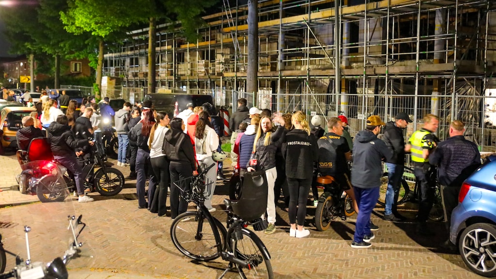 De klimactie trok veel bekijks.