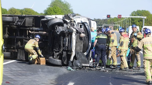 469 euro boete voor tientallen automobilisten die over vluchtstrook rijden na ernstig ongeluk