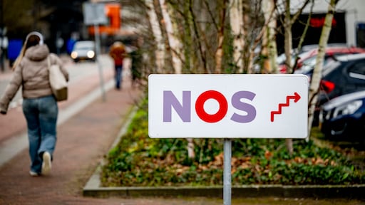Interne spanningen bij NOS om topsalaris directeur, minister in gesprek met omroepbestuurders