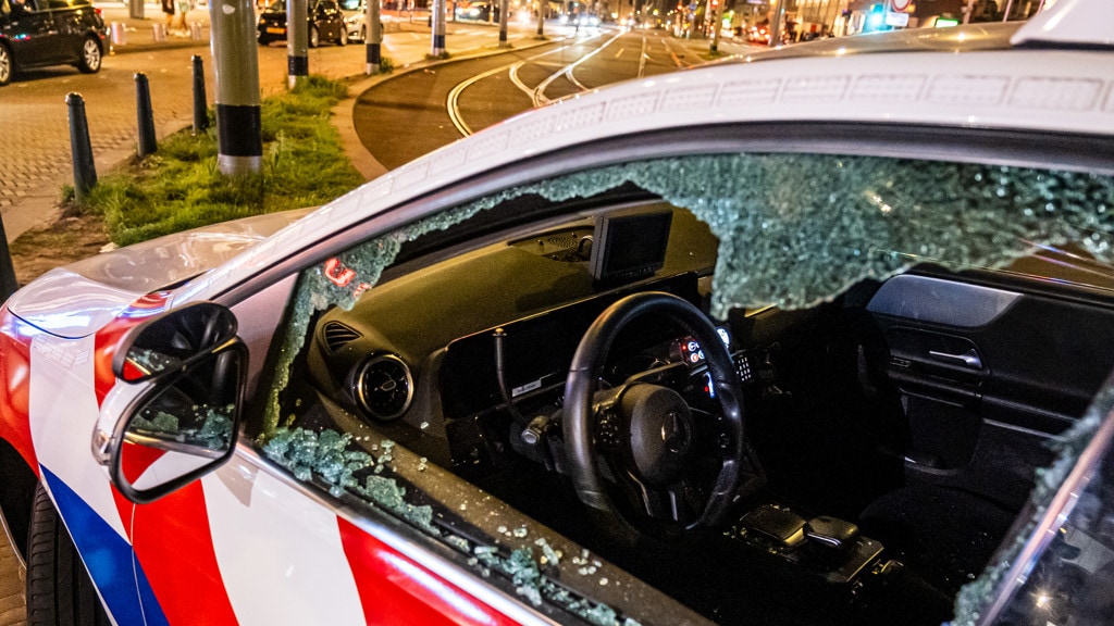 Woede over massaal geweld tegen politie in Scheveningen: 'Je zal er maar staan'