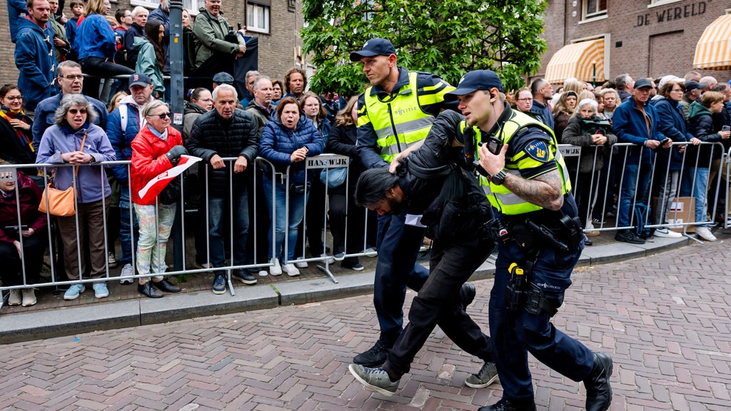 Demonstranten verstoren toespraak minister tijdens nationale viering Bevrijdingsdag