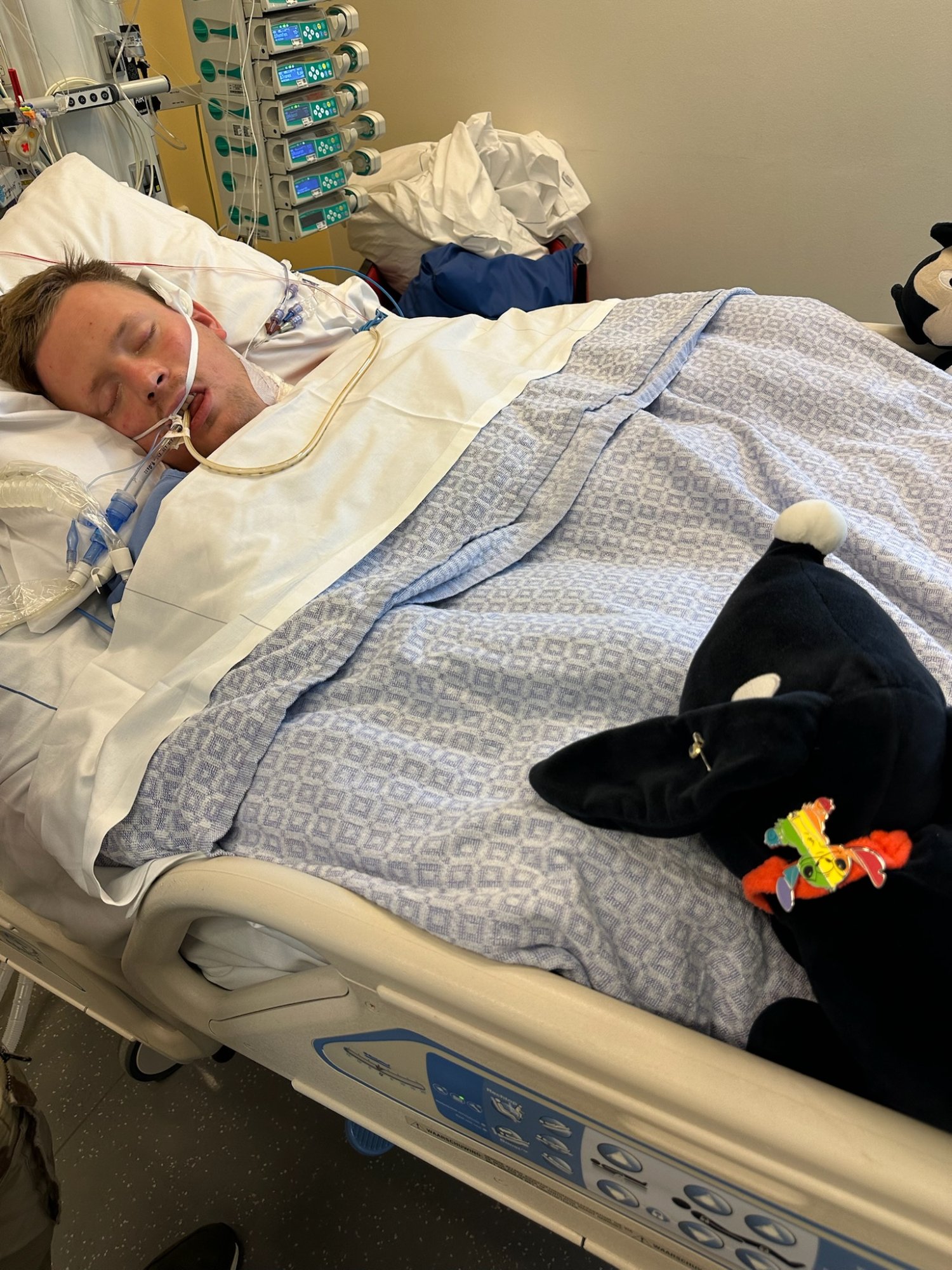 Vijf Nederlanders bijna dood na vapen, Robin dagenlang in coma op ic