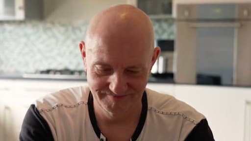 Fred schaamt zich in Steenrijk, Straatarm, tot dit hartverwarmende moment