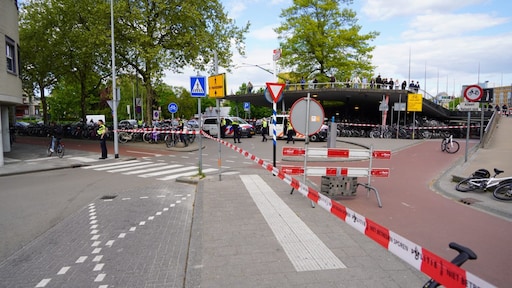 Drie mensen met vuurwapen en mes aangehouden bij station Groningen