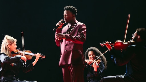 Emotionele Claude zet sterke songfestivalact neer ondanks misser: 'Herpakte zich heel knap'