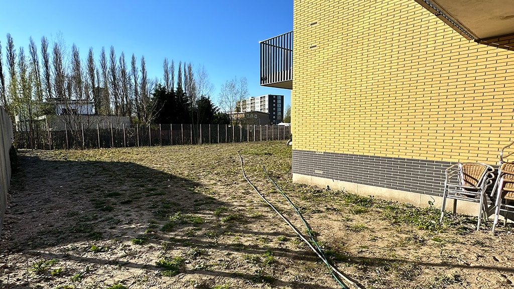 De tuin vóór de metamorfose.