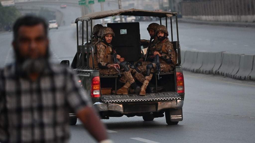 India en Pakistan voeren luchtaanvallen op elkaar uit