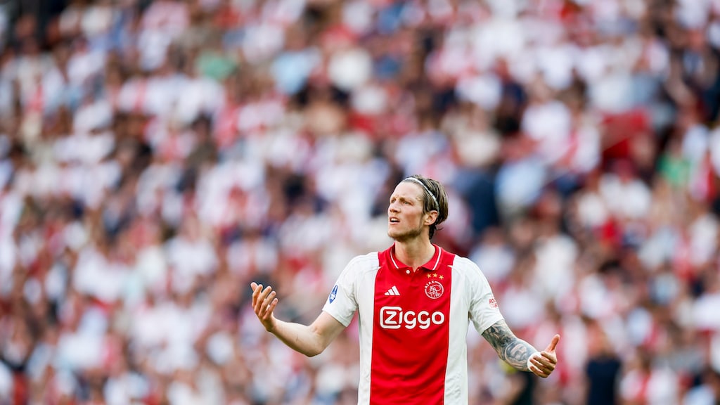 Spanning weer helemaal terug: Ajax verliest van NEC en ziet PSV naderen