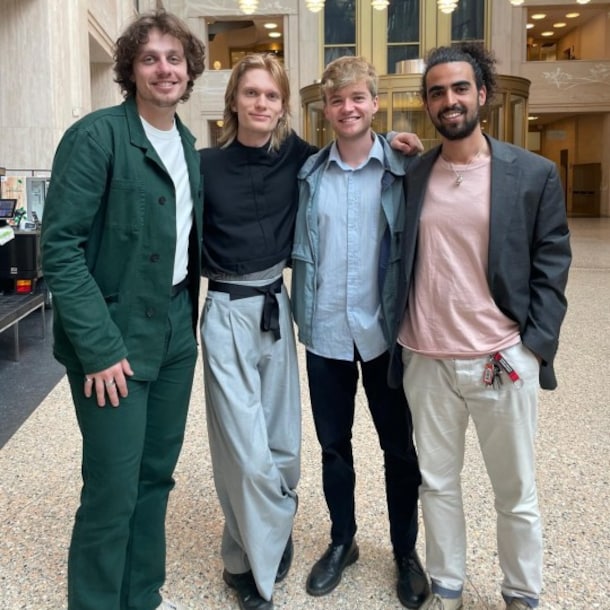 Het team achter Zonopjebakkes, derde van links is Paul Lodder.