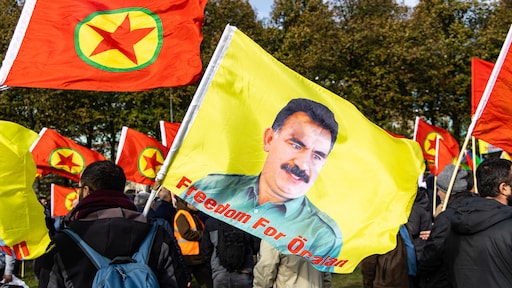 Koerden in Nederland tussen hoop en twijfel na ontbinding PKK: 'Kijken de kat uit de boom'