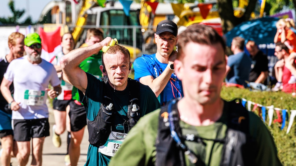 Zo (on)verantwoord is hardlopen in de warmte: 'Hitteberoerte kan iedereen overkomen'