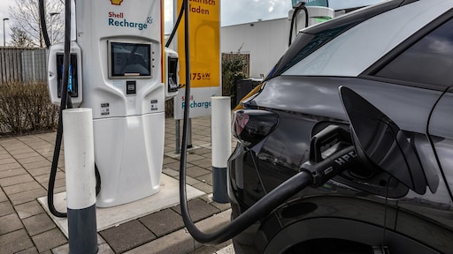 Klachtenregen bij laadpasbedrijf Shell Recharge: spookfacturen en onbereikbaar