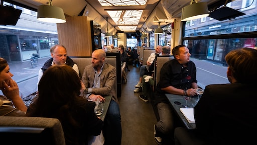 Dineren in een tram, op het water of in de lucht: 'Hoe gekker hoe beter'