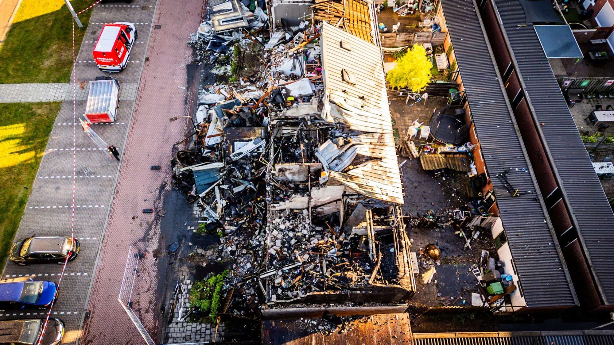 Enorme brand verwoest vier woningen Didam, vijfde zwaar beschadigd