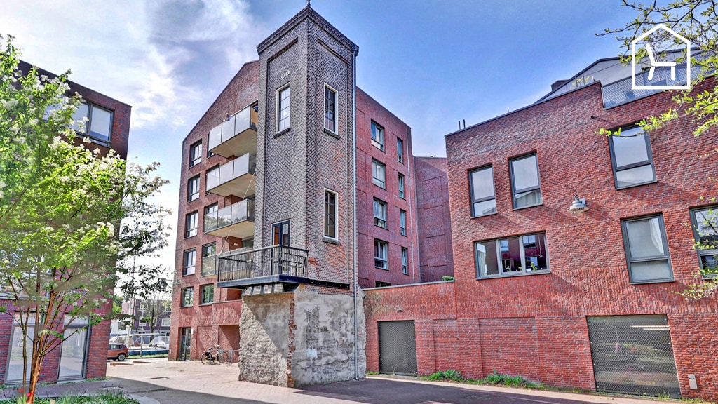 Funda-vondst: 'kasteel' voor één persoon te koop