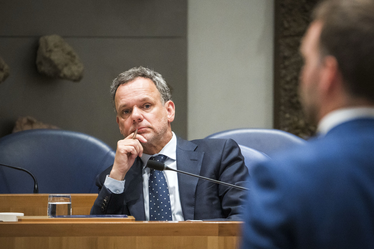 Veldkamp wil druk op Israël nu niet verder opvoeren, wachten op EU