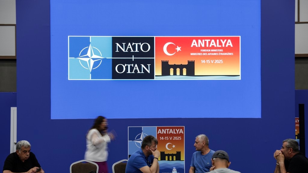 Hogere NAVO-norm staat centraal bij NAVO-overleg in Antalya