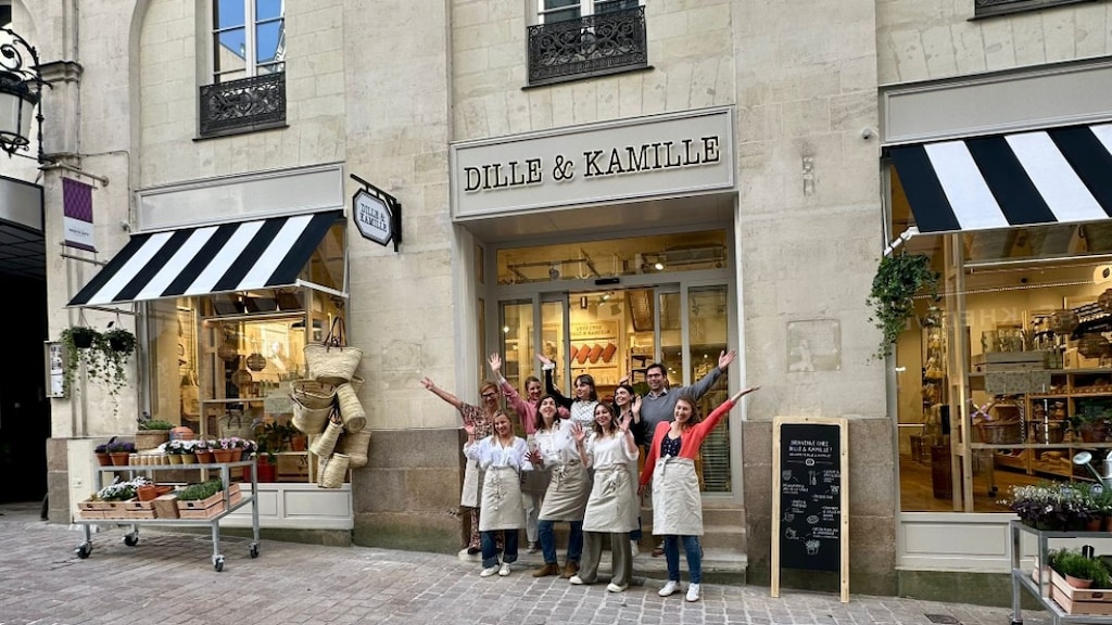 Personeel bij de winkel in Nantes.