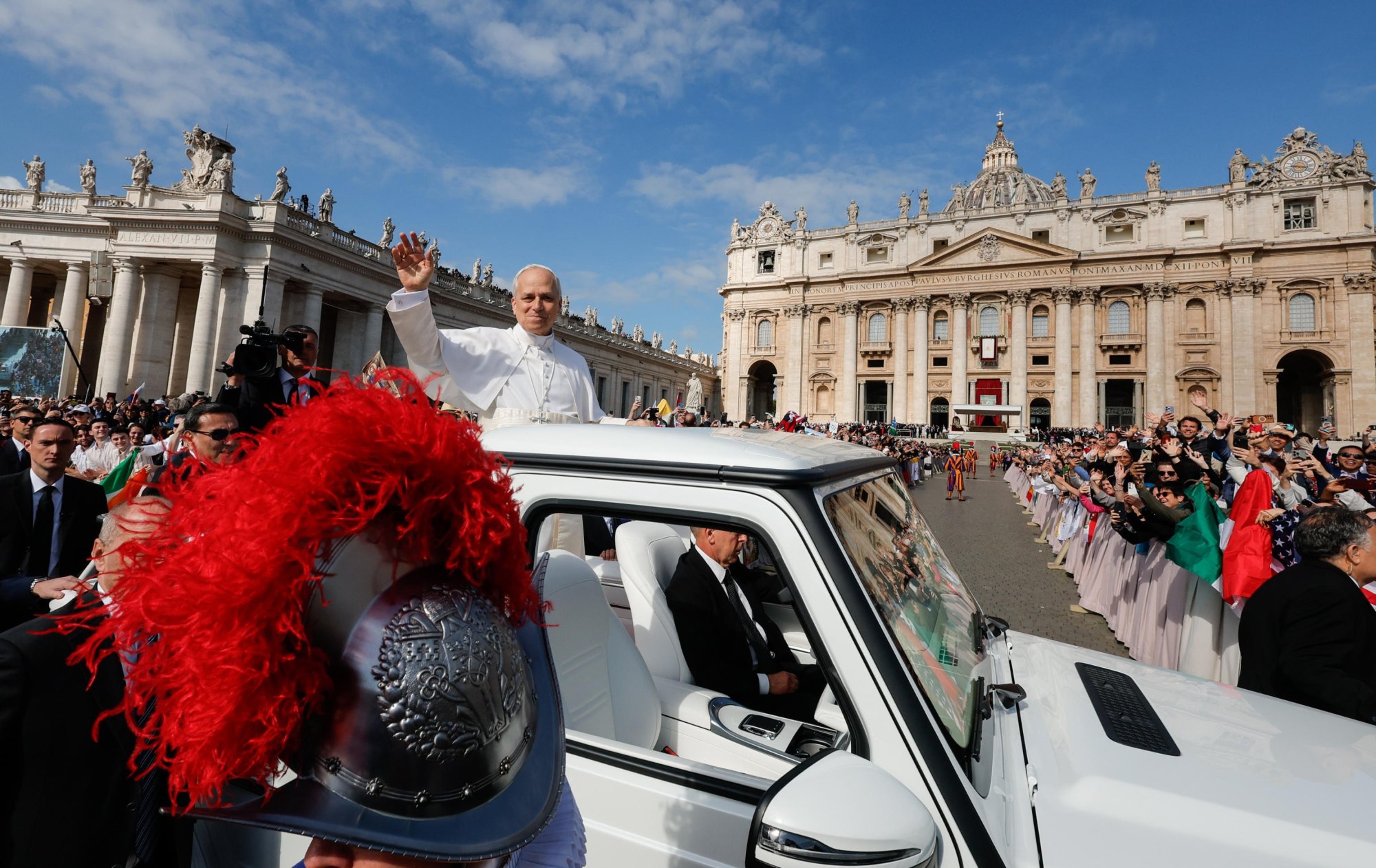 Paus Leo XIV geïnaugureerd: tienduizenden op Sint-Pietersplein
