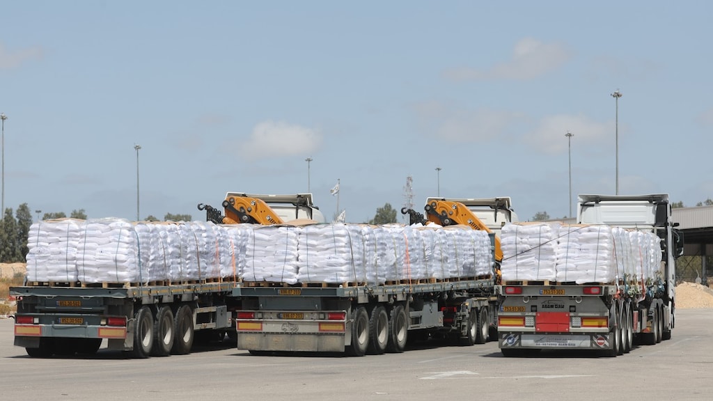 Hulgoederen van het World Food Program bij de Kerem Shalom grensovergang in het zuiden
