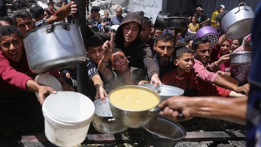 Vijf vrachtwagens met noodhulp rijden Gaza binnen: 'Veel te weinig, veel te laat'
