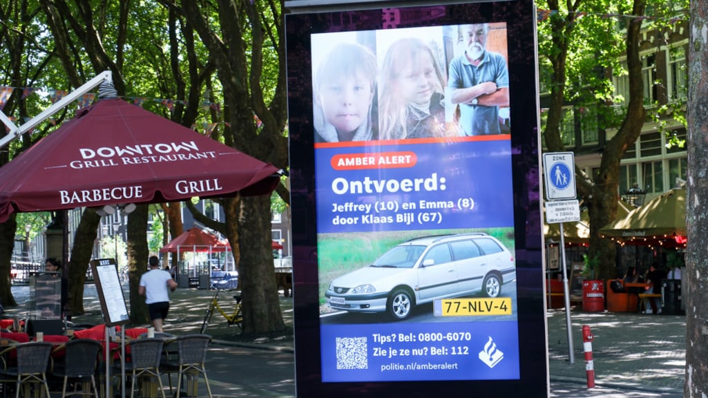 Het Amber Alert is op veel plekken in het land te zien.