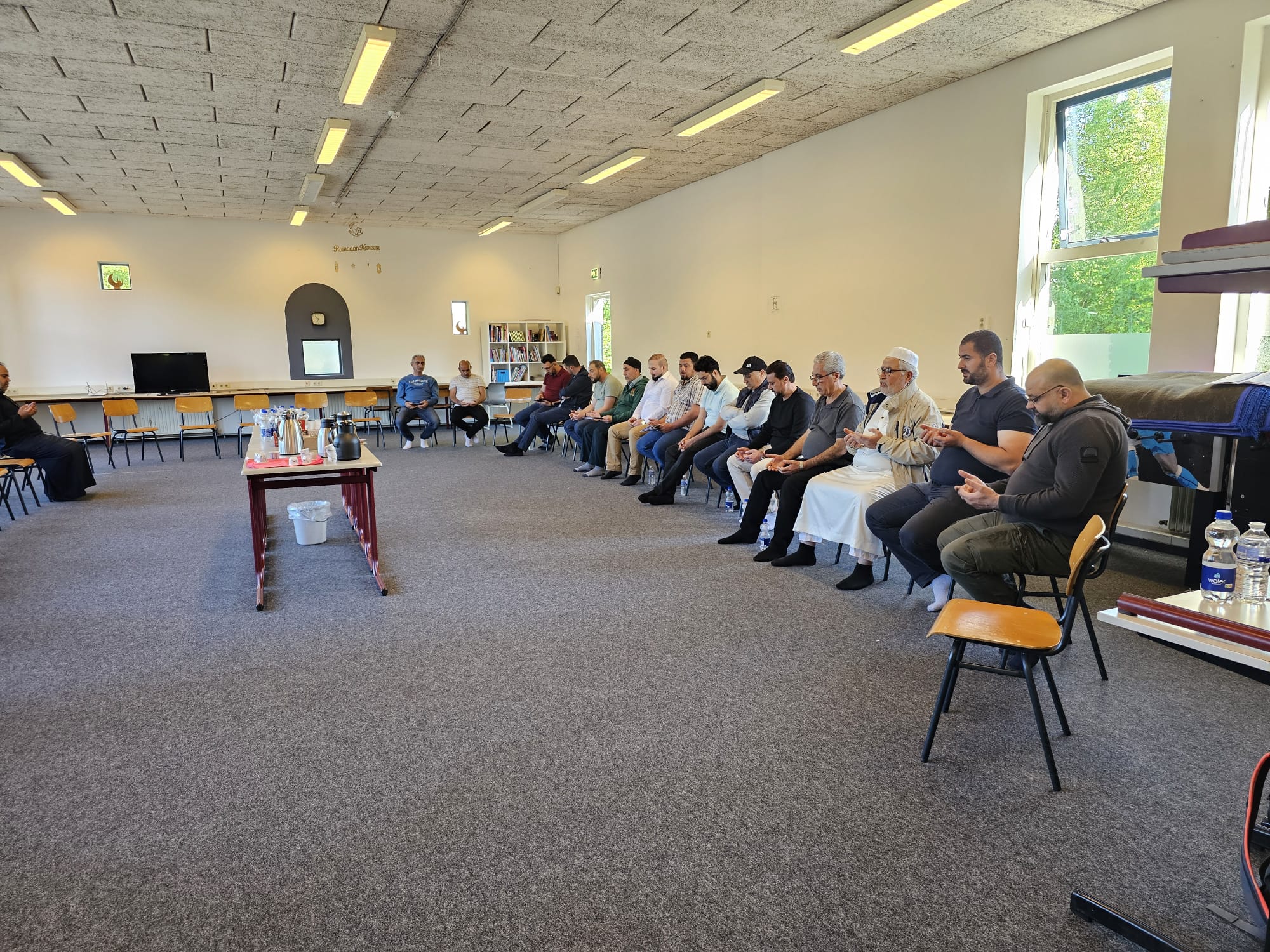 Akram heeft zondag in Winschoten een uitvaart gehouden, waar leden van de Palestijnse gemeenschap hem condoleerden. 