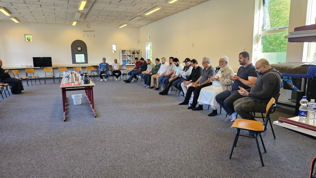 Akram heeft zondag in Winschoten een uitvaart gehouden, waar leden van de Palestijnse gemeenschap hem condoleerden.