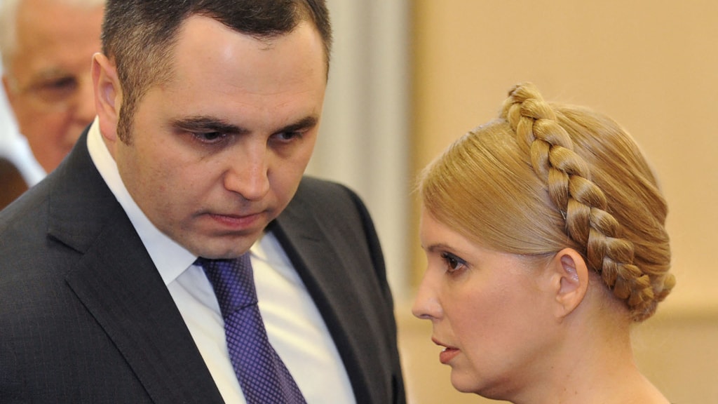 Portnov (links) met oud-premier Joelia Timosjenko in 2010.