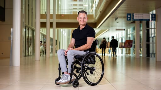 Door zijn spierziekte verloor Alex zijn partner en bedrijf, niet zijn positiviteit: 'Geef mijn leven een 9'