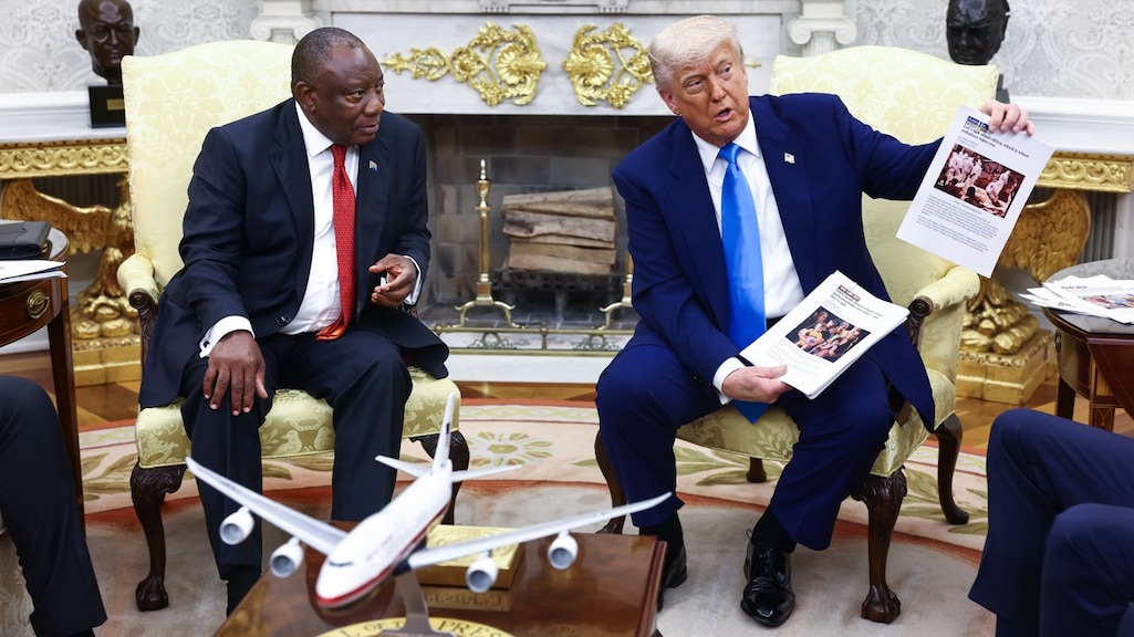 Trump toont Zuid-Afrikaanse Ramaphosa beelden van 'witte genocide'
