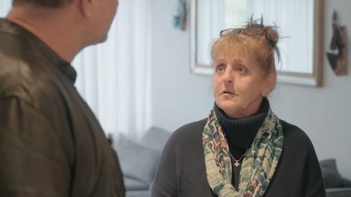 Ex-schoondochter steelt Sissi's dure raskatten in Bureau Onrecht