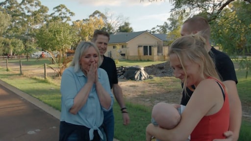 Kersverse oma overwint vliegangst voor hereniging met dochter in AYNIL: 'Gelooft ze nooit'