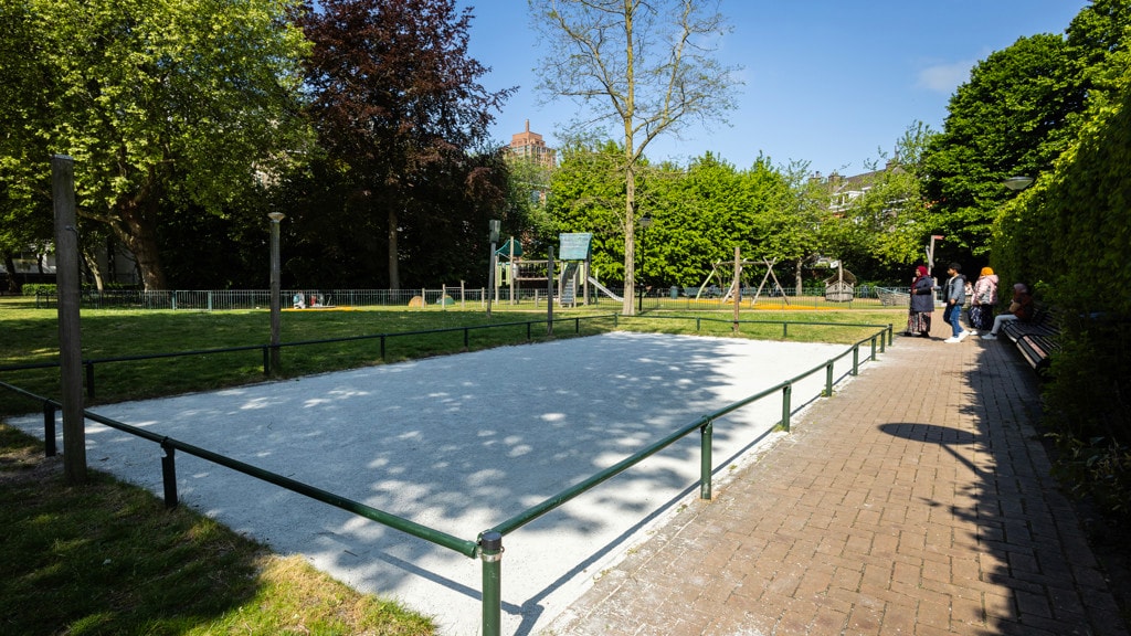 Bloedneuzen en ademnood: Muiden grijpt in na vondst staalslakken - hier liggen ze ook nog