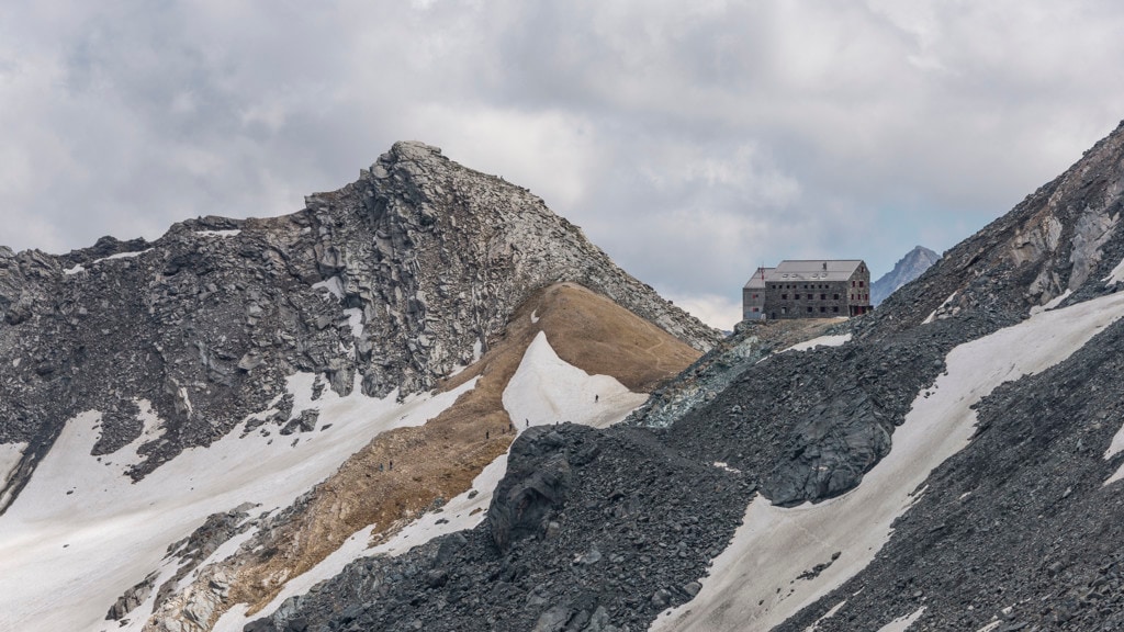 Zwitserse reddingswerkers vinden lichamen van vijf skiërs