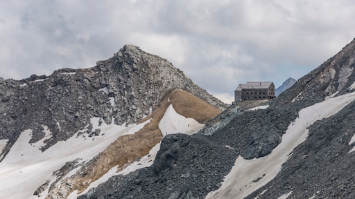 Zwitserse reddingswerkers vinden lichamen van vijf skiërs
