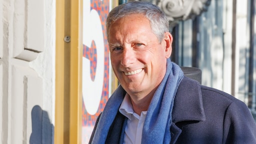 Gert Verhulst wakker gehouden door puppy Billie: 'Springt zelfs op mijn gezicht'