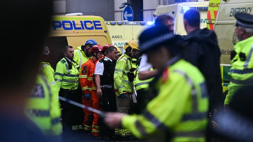 27 mensen naar ziekenhuis nadat man (53) op menigte Liverpool inrijdt, geen doden