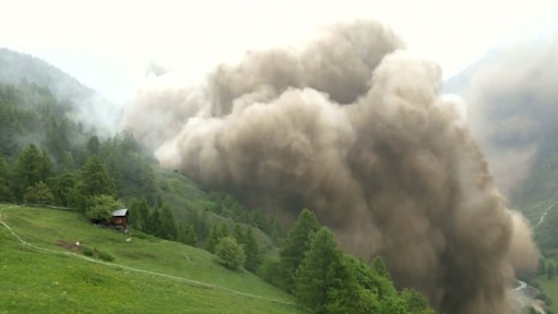 Stuk van gletsjer in Zwitserland breekt af en stort dal in: lawine treft dorp